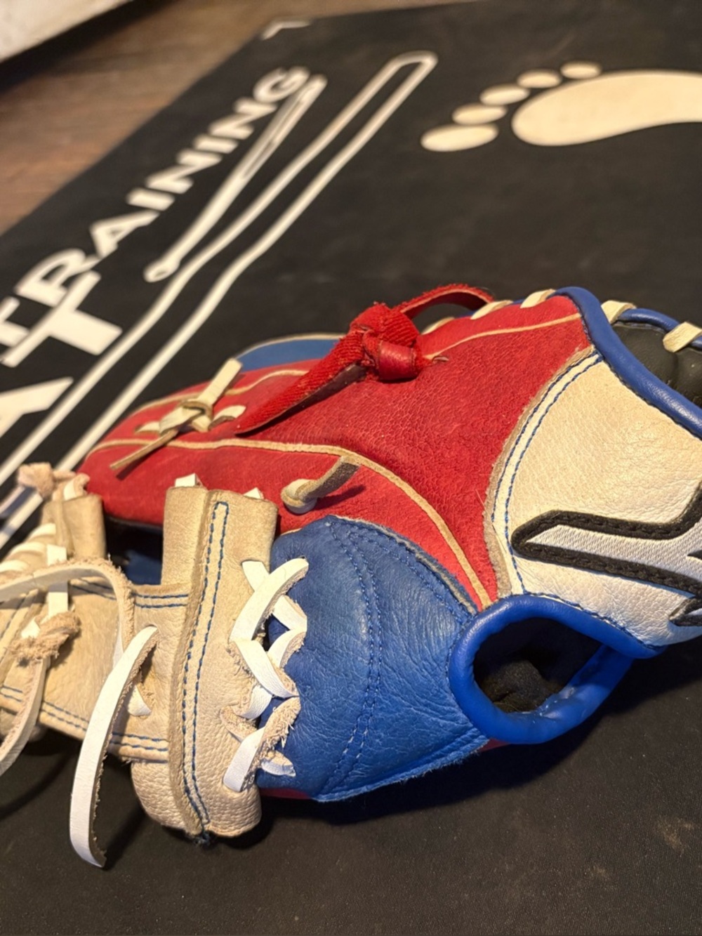 Mizuno 11'' Youth Prospect PowerClose Series RHT Glove Game-ready